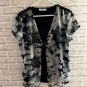 Tradition women’s XL cross over sheer layer blouse, black white floral